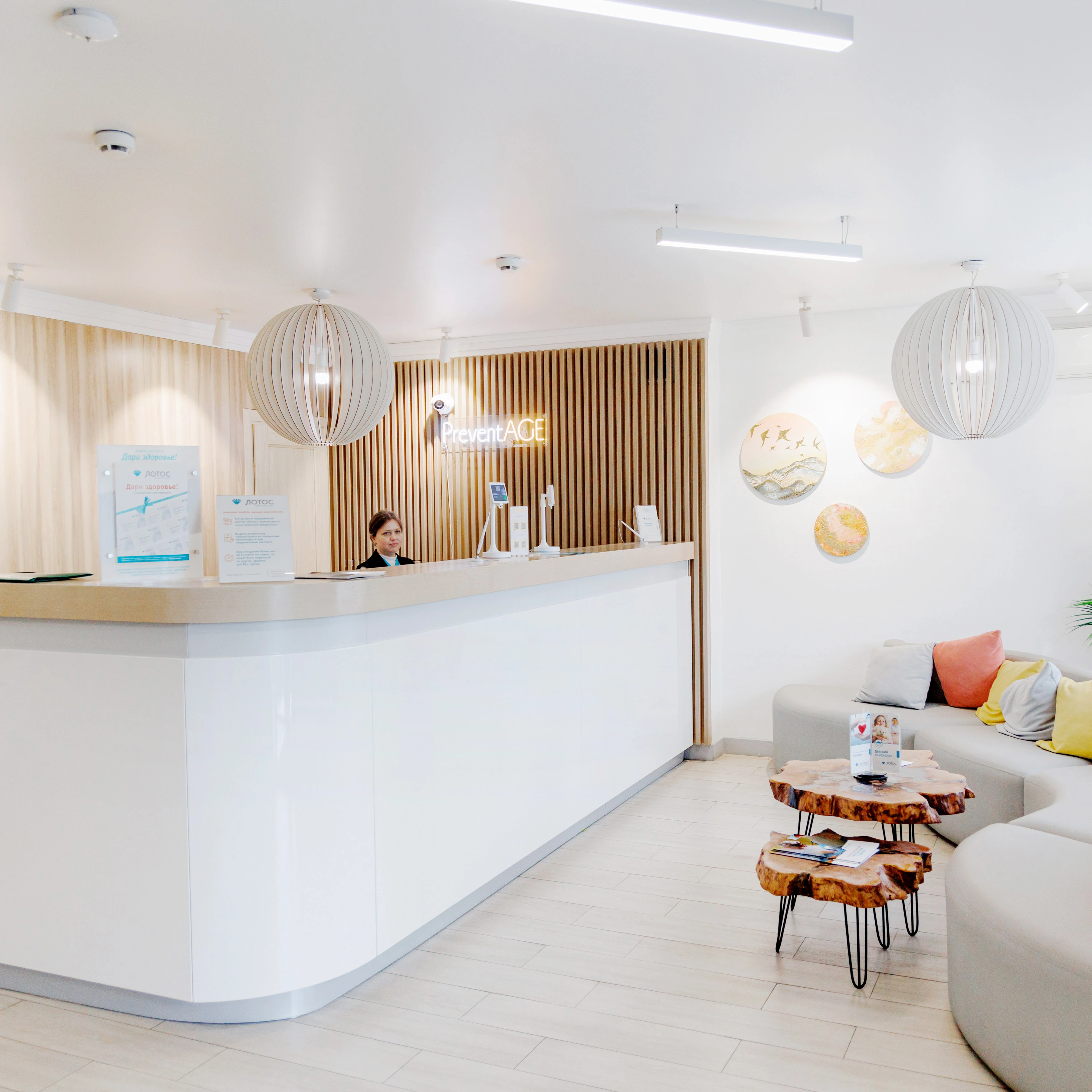 ул. Университетская Набережная, 28