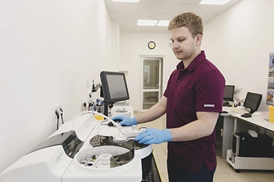 Если знать мутация заболевшего человека , то можно на эту мутацию повлиять