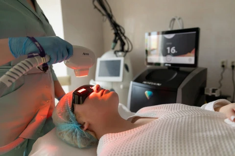 Премиум-курс фотоомоложения - 7 500 ₽ за сеанс* — фото 2