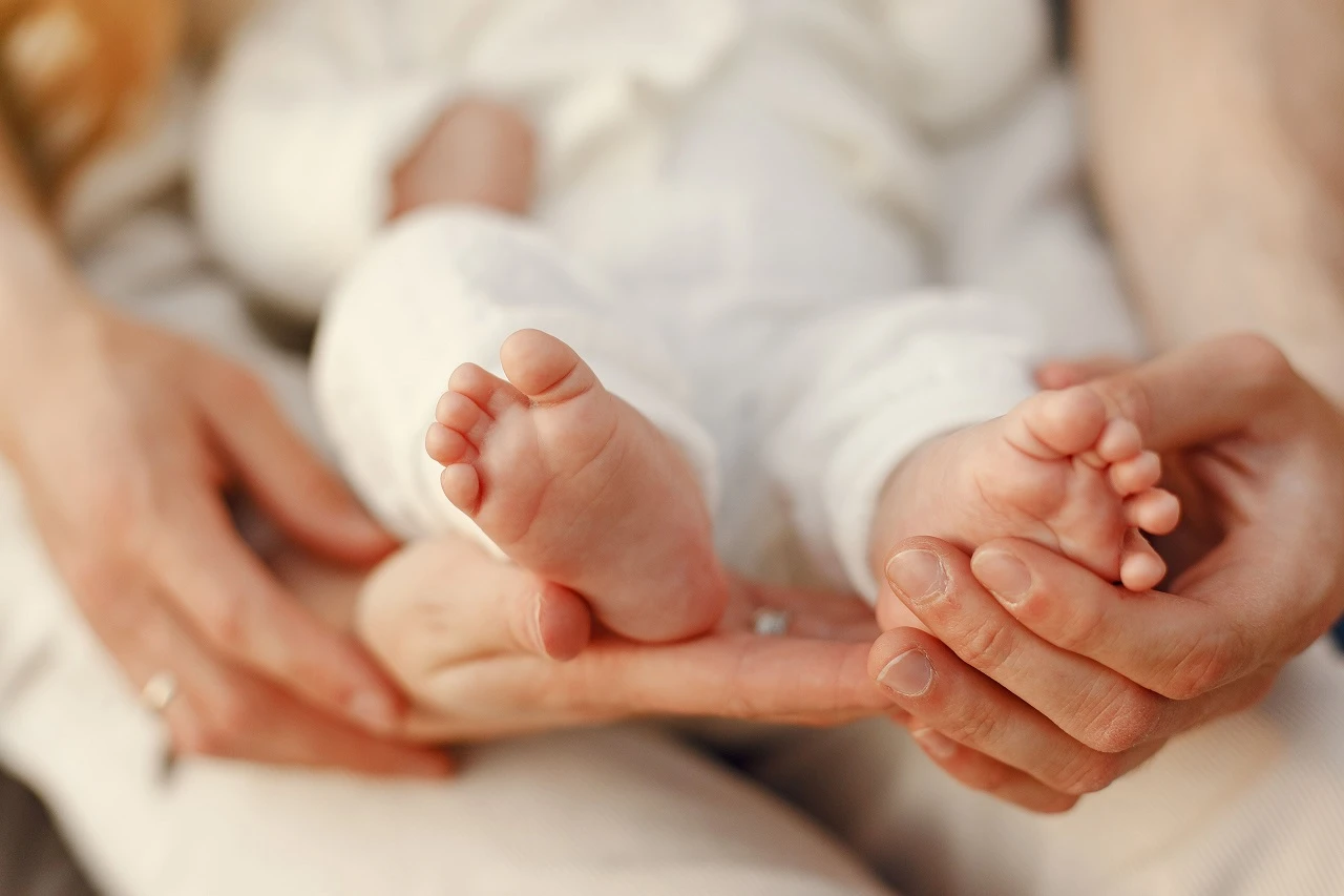 Как обеспечить правильный уход за новорожденным ребенком?